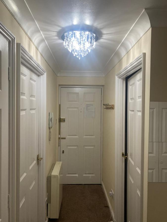 Lovely 2 Bed Flat/Apt In East London- Nice Estate. Dagenham Exterior foto